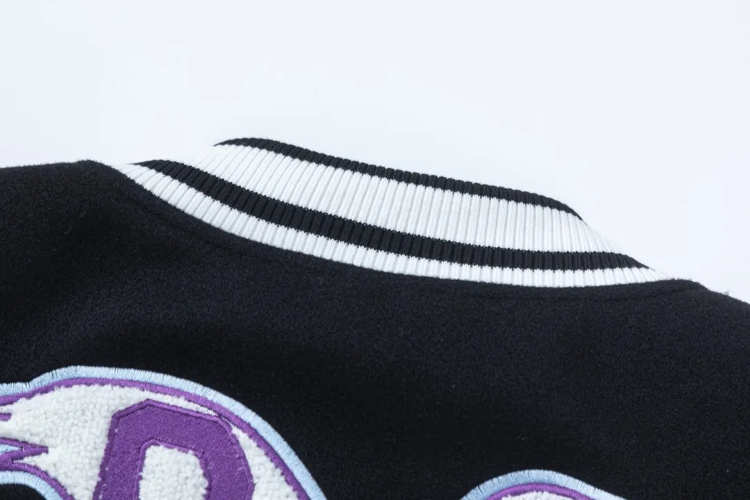 S68#P660, offwhite heavy-duty embroidered baseball jacket. The body is made of woolen fabric. Couple's jacket. Black size: S M L XL